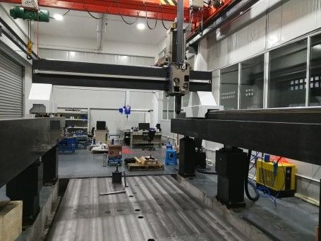 Gantry-Style CMM with High Precision Grating Ruler, Fully Enclosed Granite Guideways, and Four-Sided Air-Floating Rail for Automotive Inspection